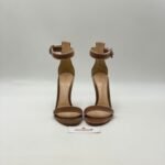 GIANVITO ROSSI – Image 2