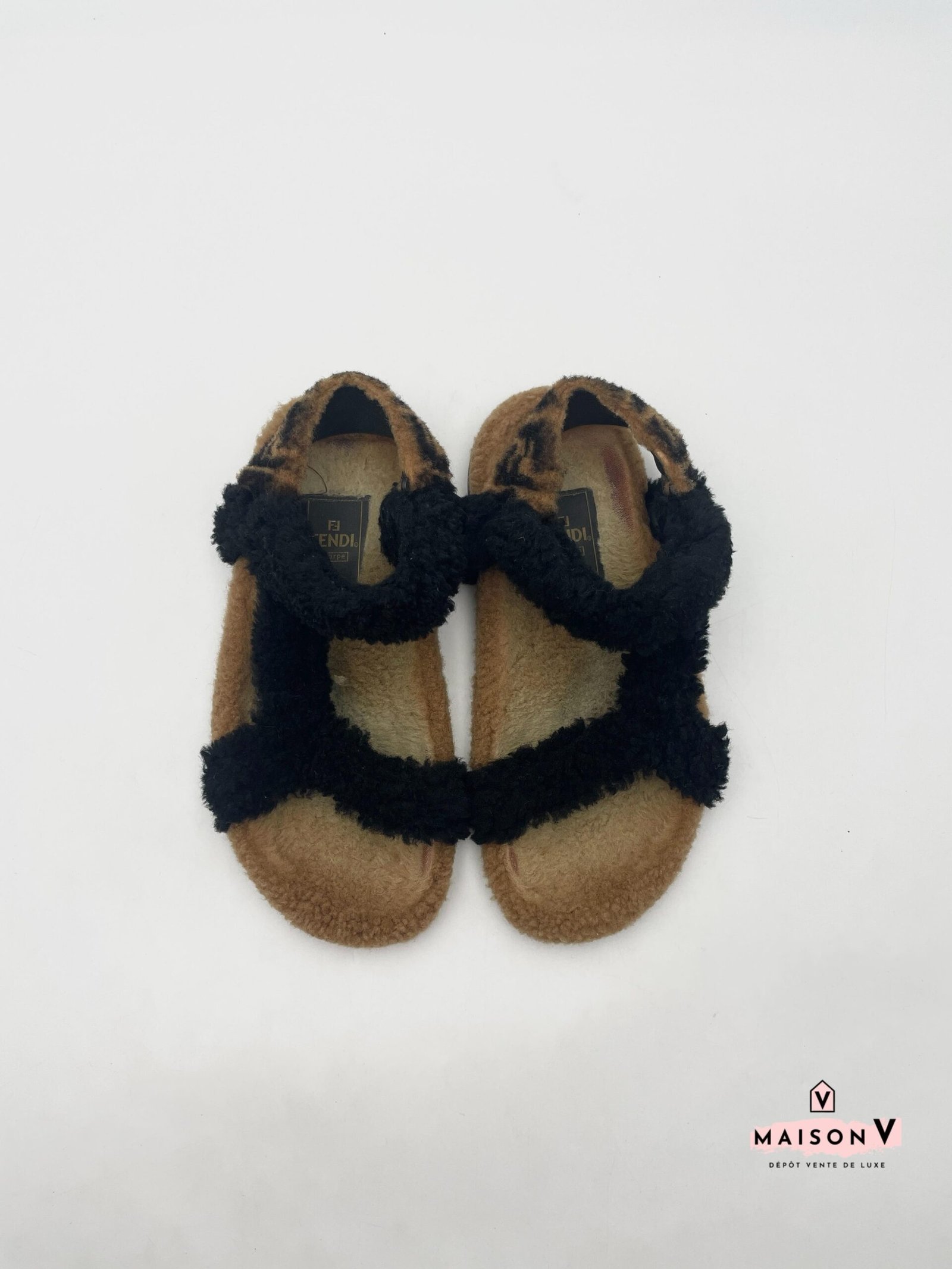 WhatsApp Image 2025-10-14 at 16.16.38 FENDI – Image 1