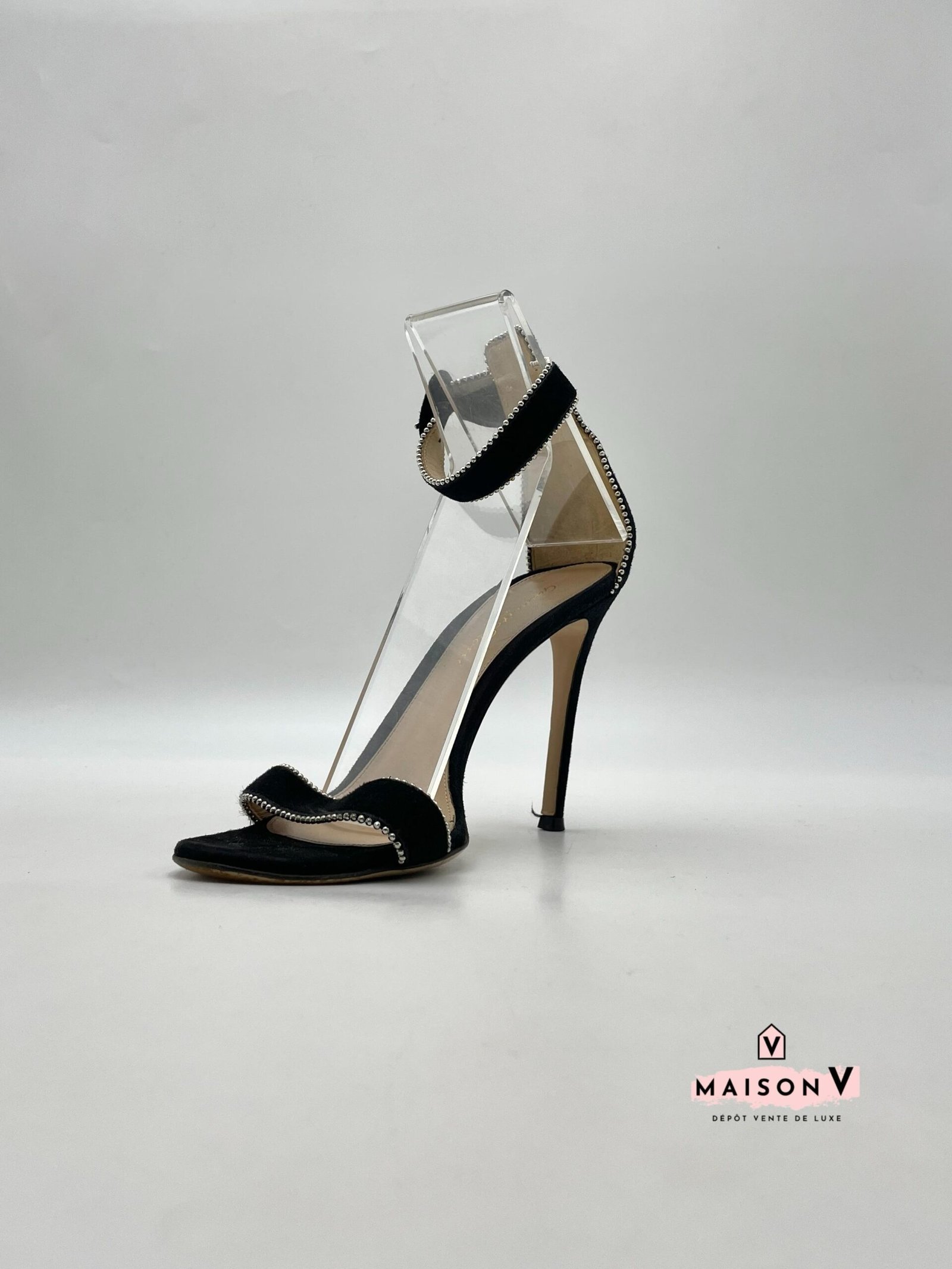 WhatsApp Image 2025-10-16 at 16.45.20 GIANVITO ROSSI – Image 1