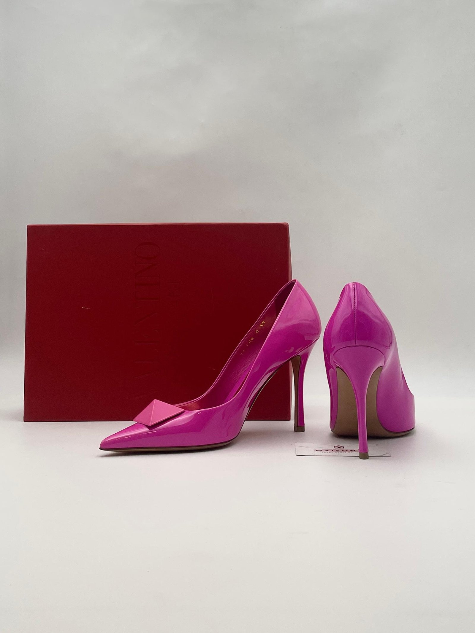 WhatsApp Image 2026-01-20 at 10.39.26 (4) VALENTINO – Image 1