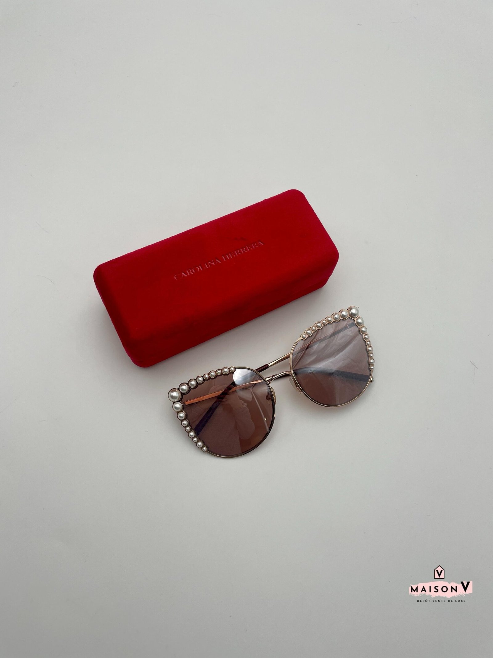 WhatsApp Image 2026-01-30 at 14.37.23 (6) CAROLINA HERRERA – Image 1