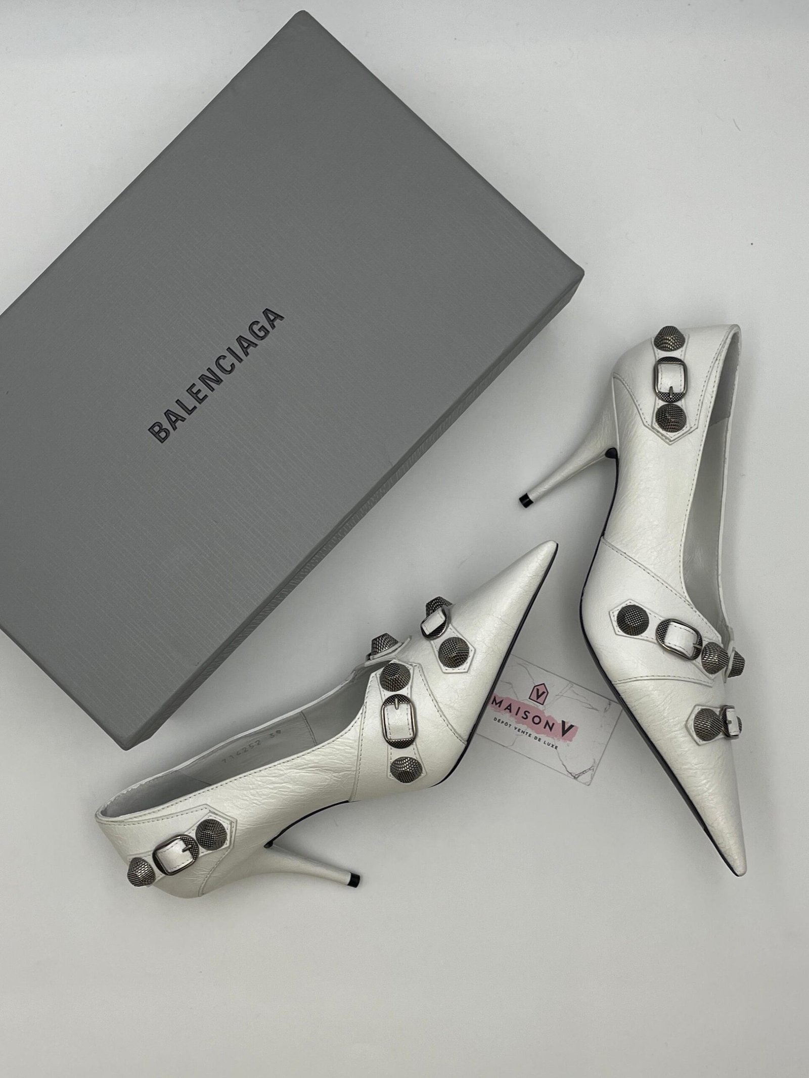 WhatsApp Image 2026-02-06 at 17.20.56 BALENCIAGA – Image 1