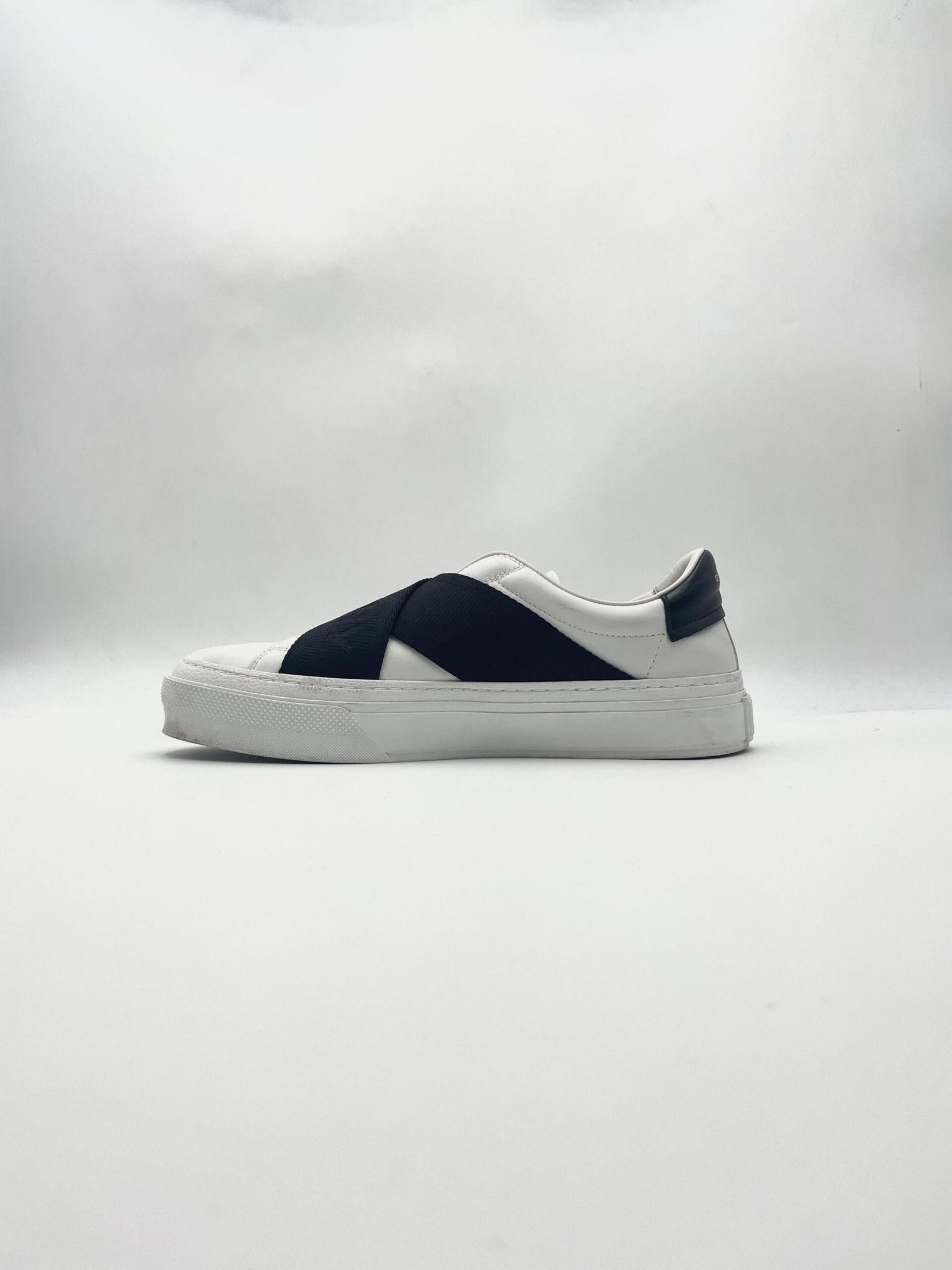 WhatsApp Image 2026-03-06 at 15.00.14 GIVENCHY – Image 1