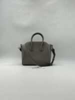 GIVENCHY – Image 2