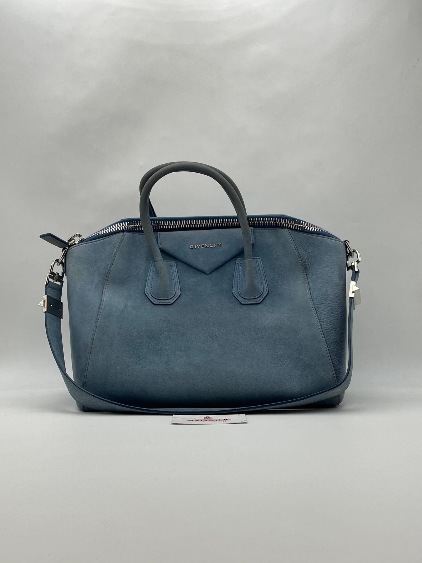 WhatsApp Image 2026-04-25 at 10.29.52 (5) GIVENCHY – Image 1