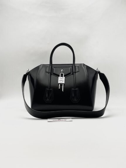 GIVENCHY