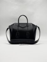 GIVENCHY – Image 2